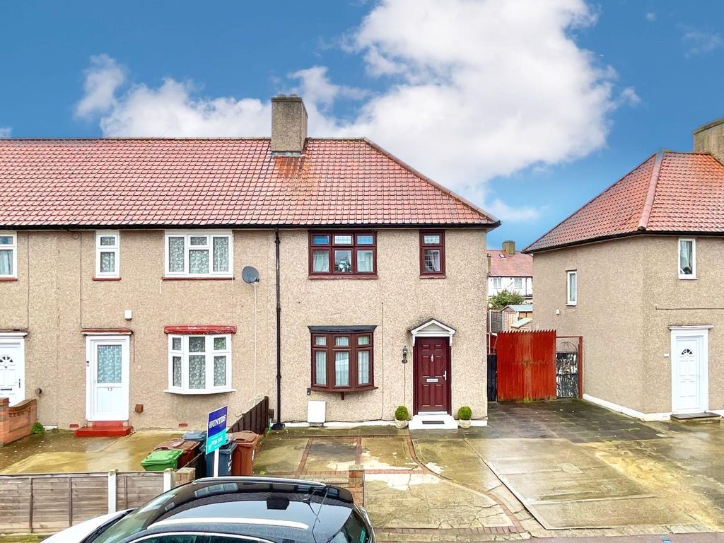 4 bed end terrace house for sale in Winterbourne Road, Dagenham RM8, £