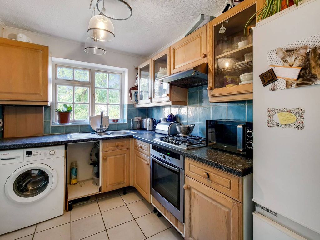 Bispham Road, Ealing, London NW10  