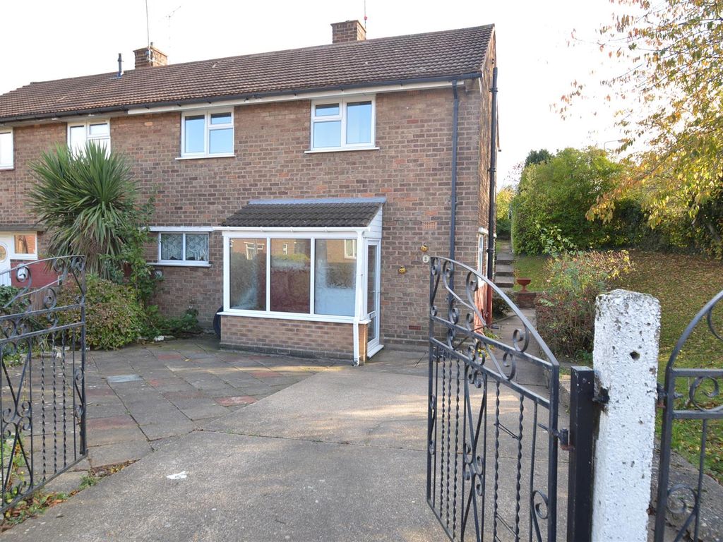 3 bed semidetached house for sale in Laburnum Avenue, Shirebrook