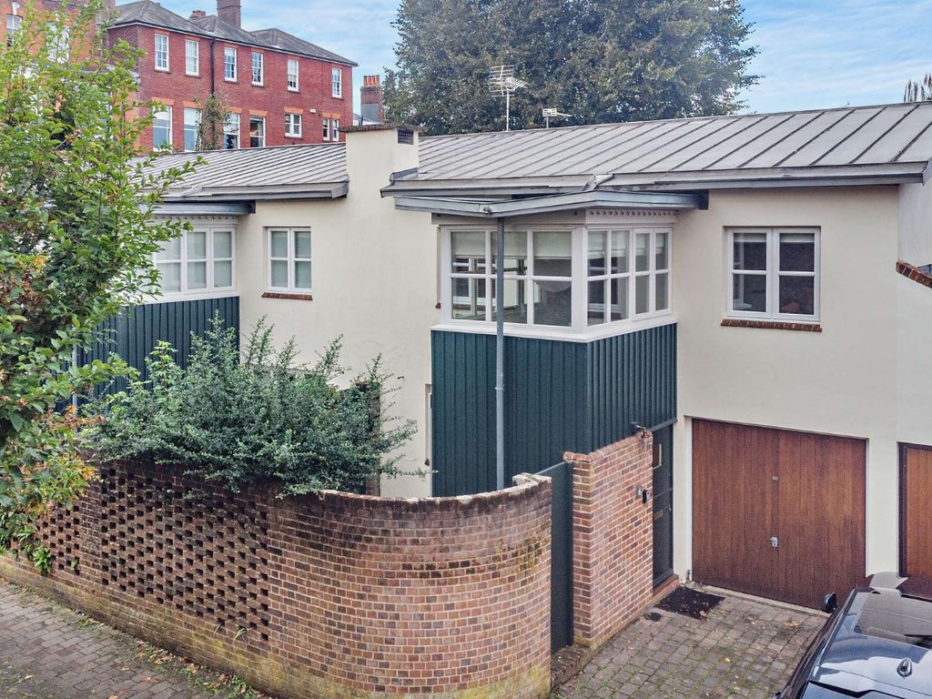 2 bed terraced house for sale in St. Thomas Street, Winchester