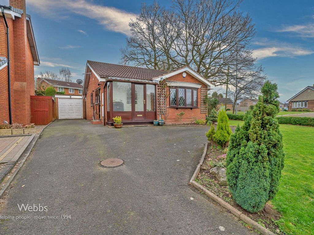 2 bed bungalow for sale in Moat Farm Way, Ryders Hayes, Walsall WS3, £