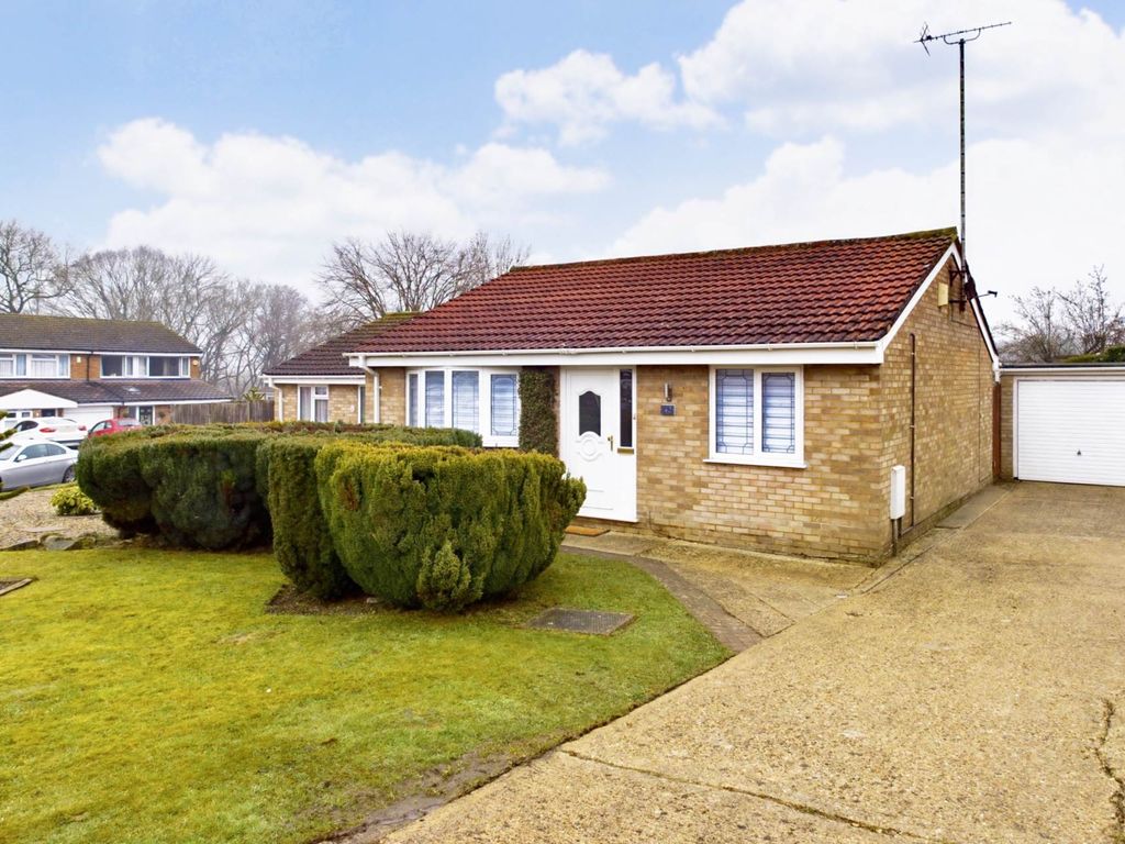 2 bed bungalow for sale in Elstree Road, Hemel Hempstead HP2, £475,000