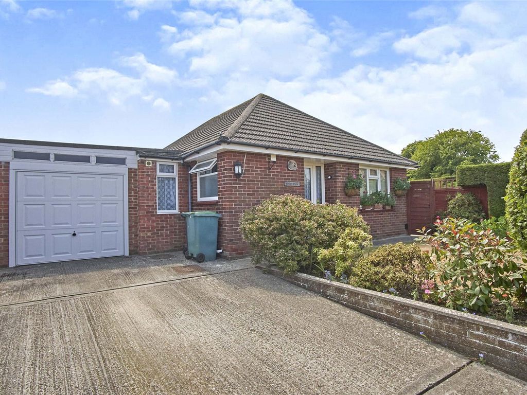 3 bed bungalow for sale in Meadow Close, Sandown PO36 Zoopla