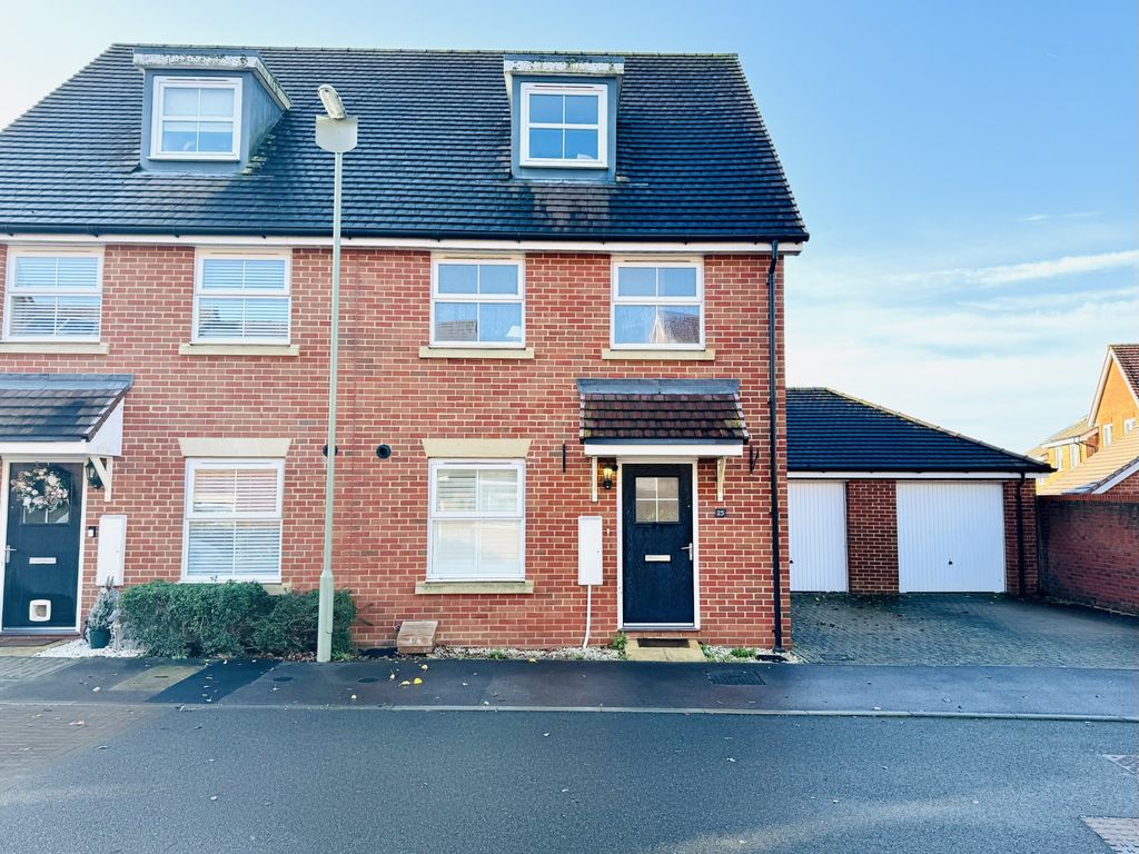 3 bed semidetached house for sale in Poulter Place, Church Crookham