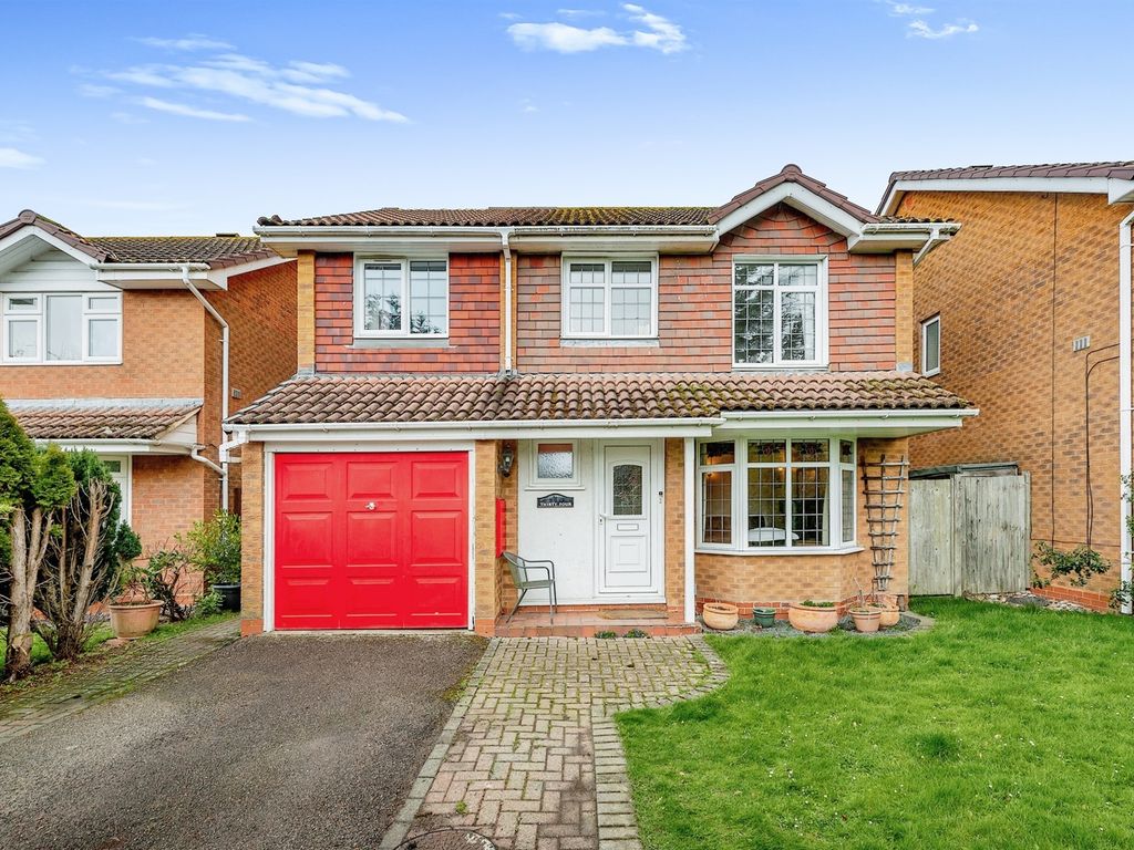 4 bed detached house for sale in Hayes Walk, Smallfield, Horley RH6
