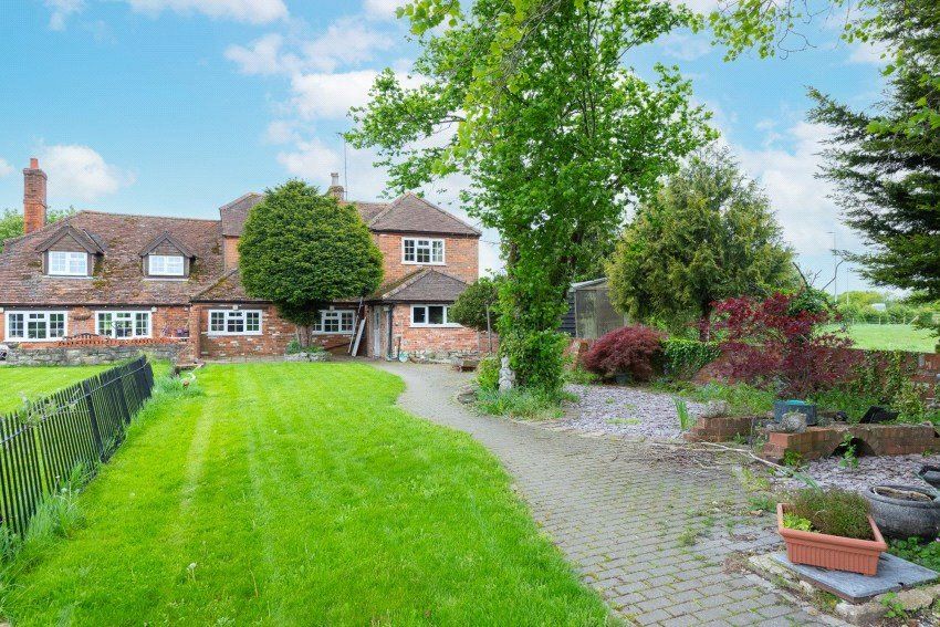 3 bed semidetached house for sale in Arborfield Road, Shinfield