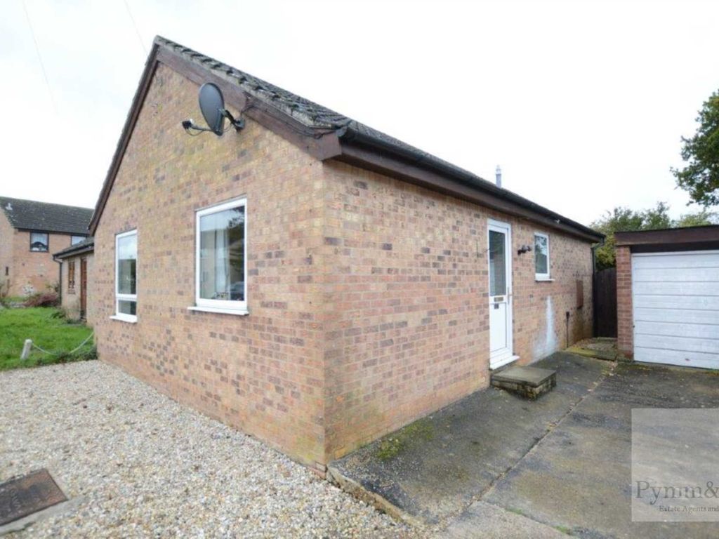 2 bed semidetached bungalow to rent in Rectory Close, Long Stratton NR15, £895 pcm Zoopla