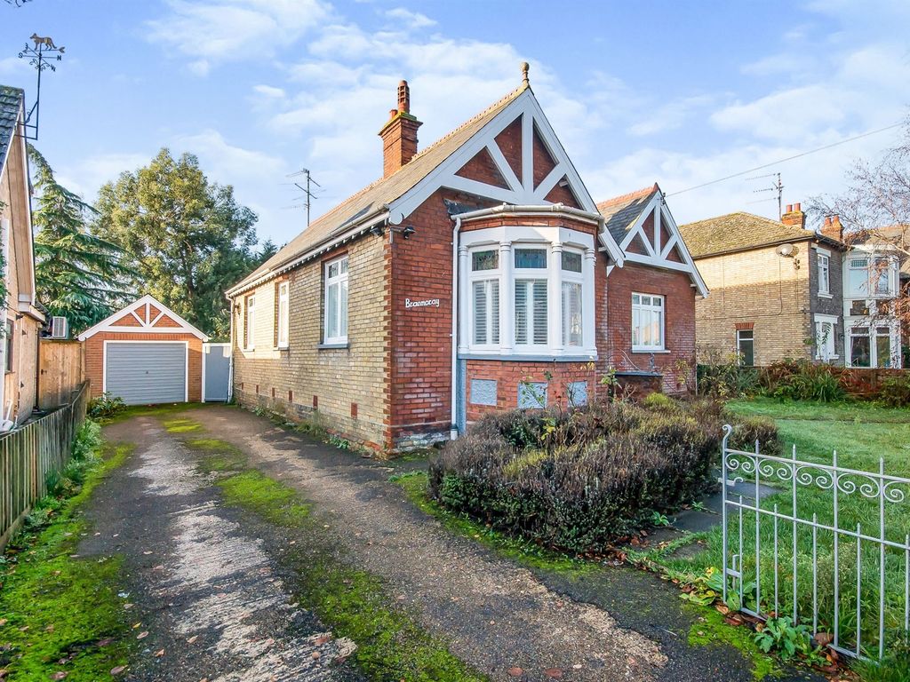 4 bed detached bungalow for sale in Queens Road, Wisbech PE13 Zoopla
