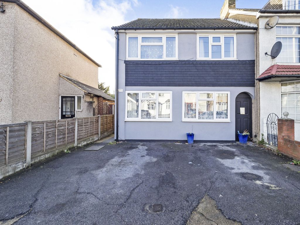 4 bed semidetached house for sale in Havering Road, Romford RM1 Zoopla