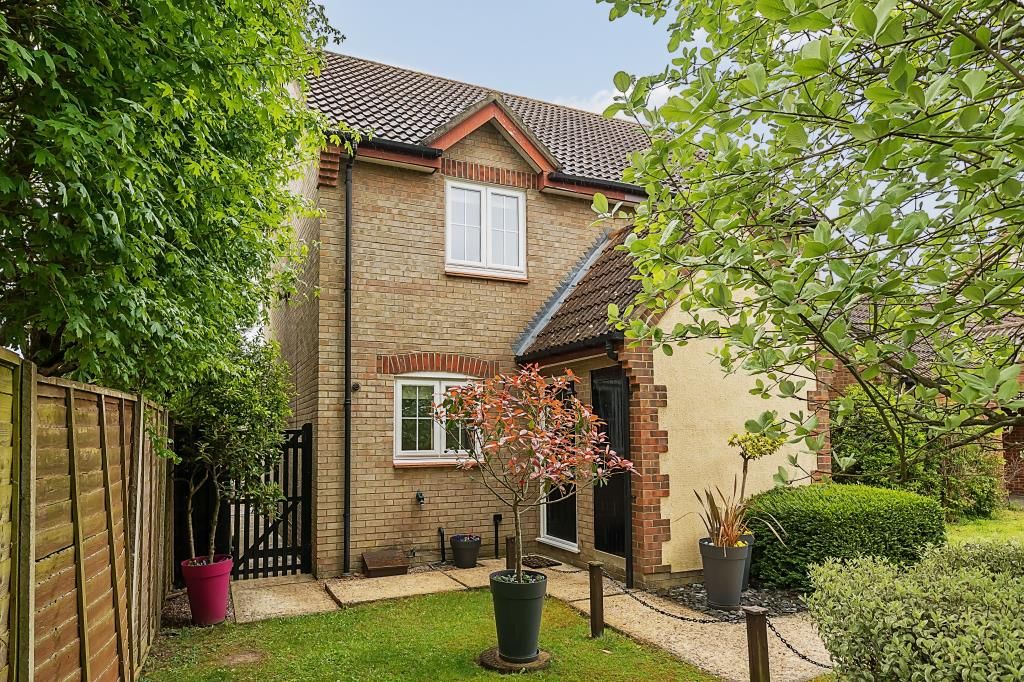 2 bed semidetached house for sale in Binfield, Bracknell, Berkshire