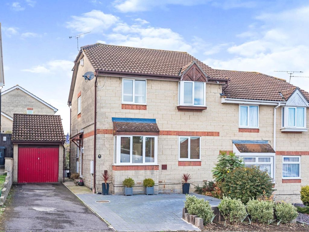 4 bed semidetached house for sale in Buckthorn Drive, Swindon SN25