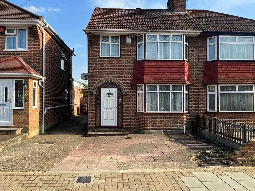 4 bed semidetached house for sale in Westleigh Gardens, Edgware HA8, £