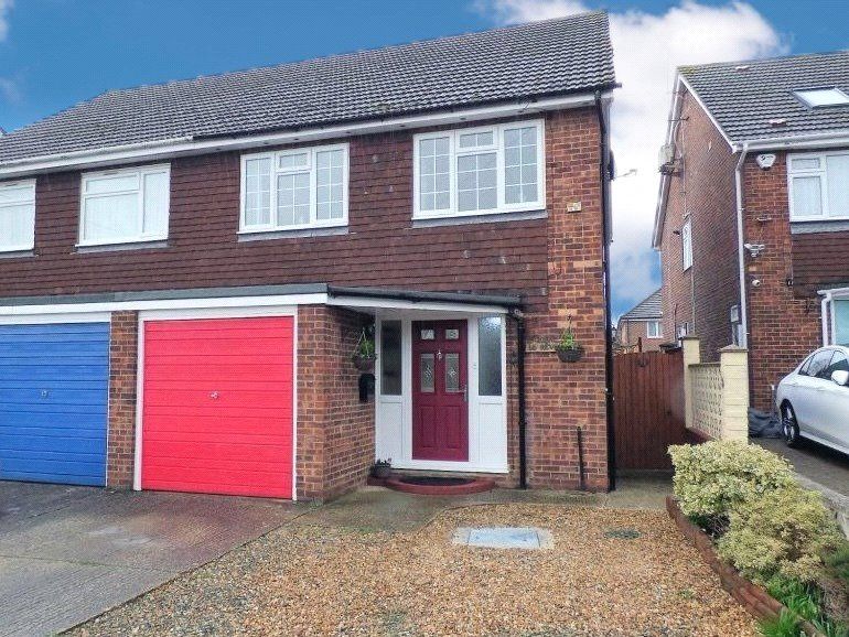 3 bed semidetached house for sale in Tower Hill, Farnborough