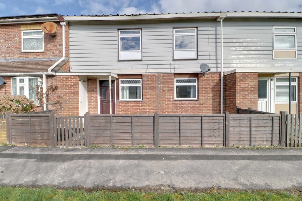 3 bed terraced house for sale in Warwick Road, Basingstoke RG23 Zoopla