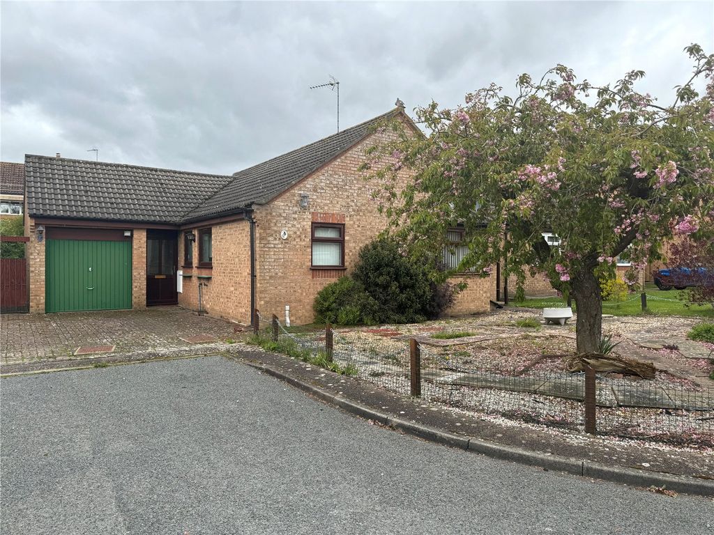 2 bed bungalow for sale in Maple Close, Gayton, King's Lynn PE32, £220,000 Zoopla