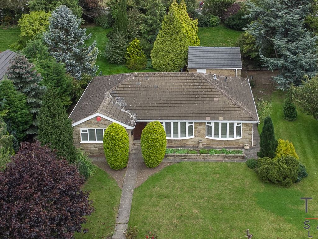 3 bed bungalow to rent in Woodlands Road, Birstall, Batley WF17, £1,500