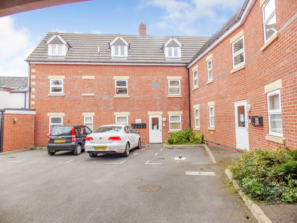 1 bed flat for sale in Vicarage View, Little London Court, Swindon SN1