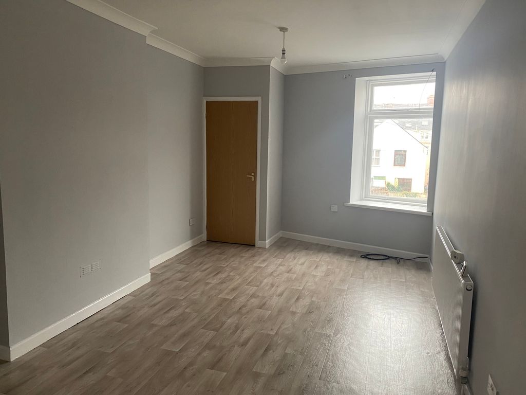 2 bed flat to rent in John Street, Porthcawl CF36, £730 pcm Zoopla