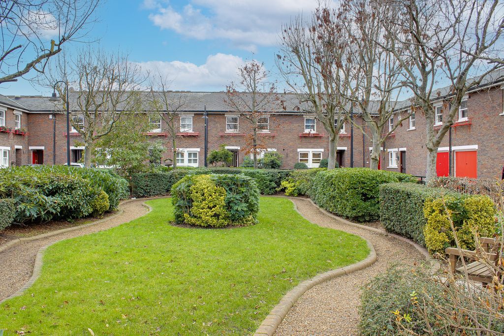 Lockesfield Place, London E14