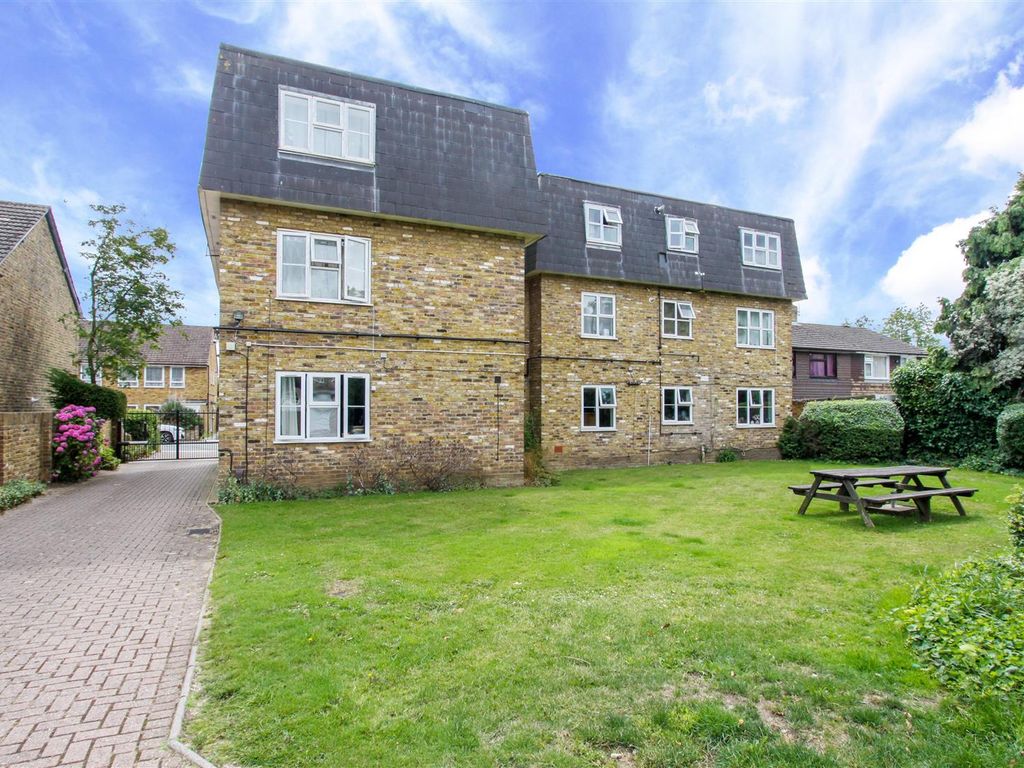 1 bed flat for sale in Heath Road, Hillingdon UB10, £250,000 Zoopla