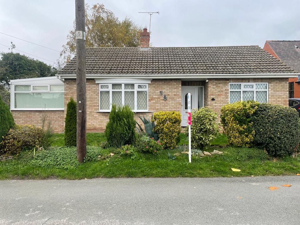 2 bed detached bungalow for sale in Park Street, Messingham, Scunthorpe