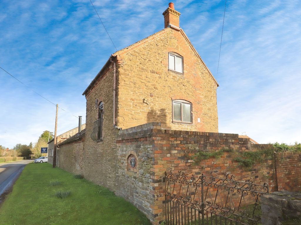 2 bed barn conversion for sale in Cleobury Road, Bewdley