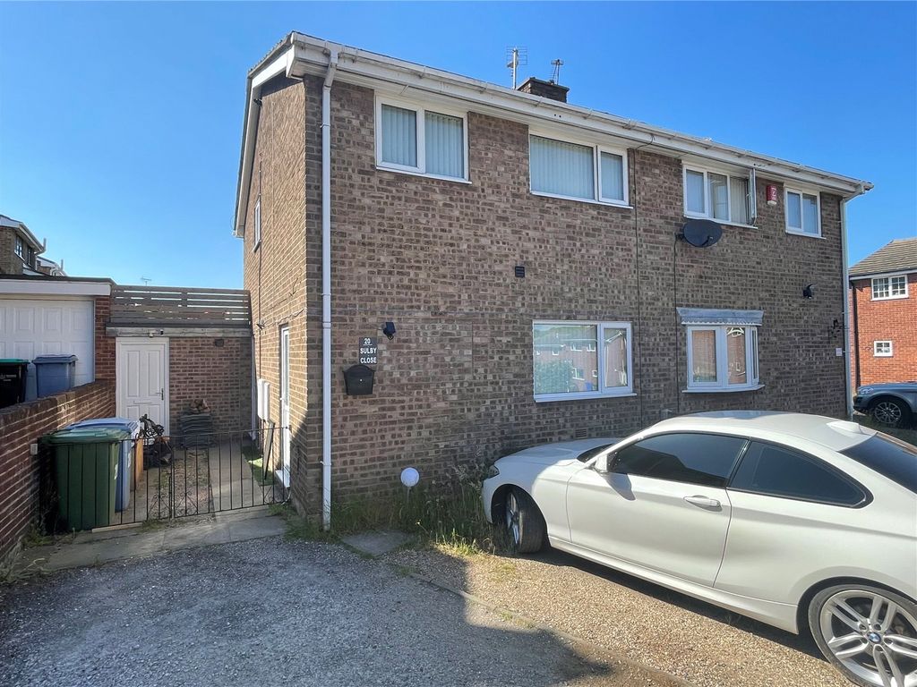 4 bed semidetached house for sale in Sulby Close, Forest Town