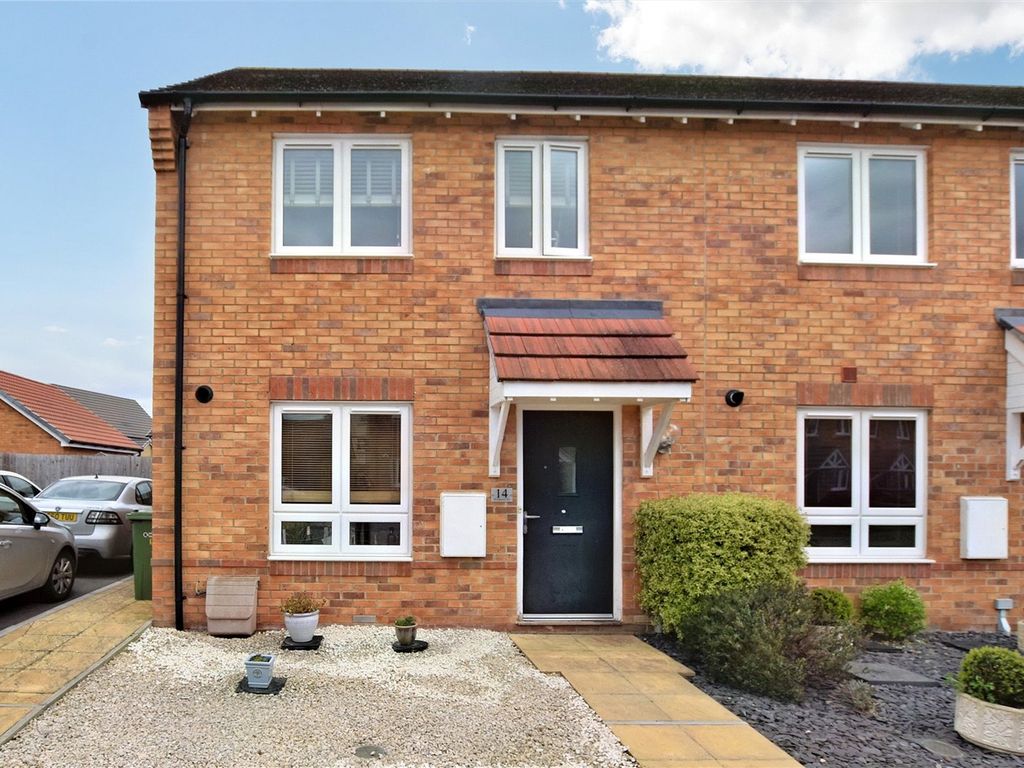 2 bed semidetached house for sale in Woodpecker Way, Didcot