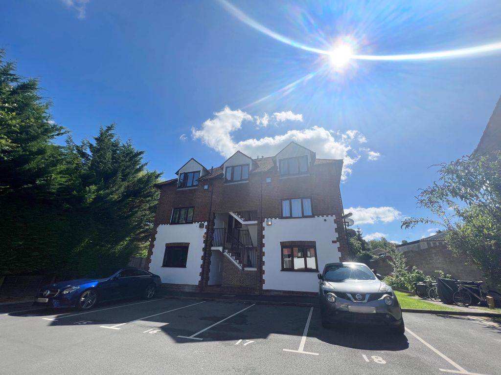 1 bed flat to rent in Bassetsbury Lane, High HP11 Zoopla