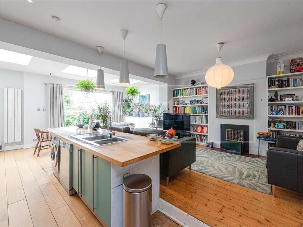 4 bed terraced house to rent in Herbert Gardens, London NW10, £5,000