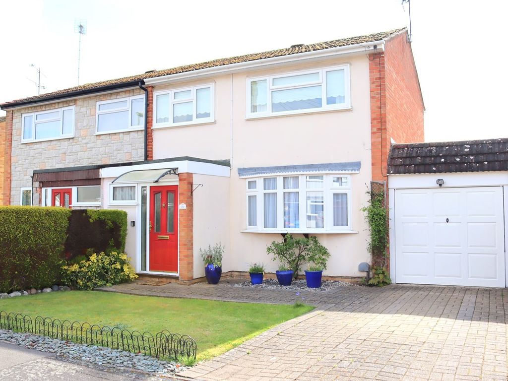 3 bed semidetached house for sale in Newton Road, Farnborough GU14, £420,000 Zoopla