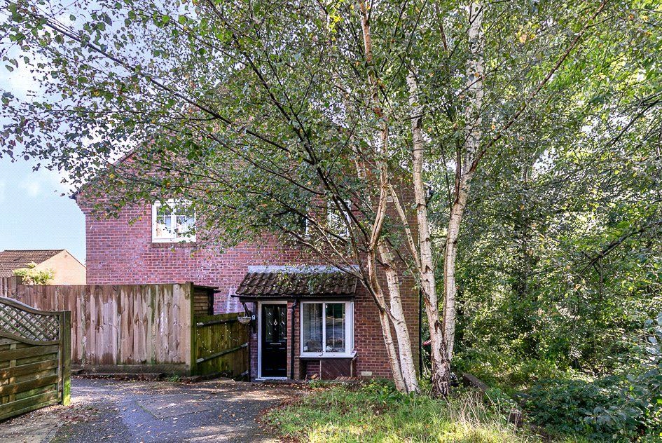 1 bed terraced house to rent in Gorse Close, Broadfield, Crawley, West