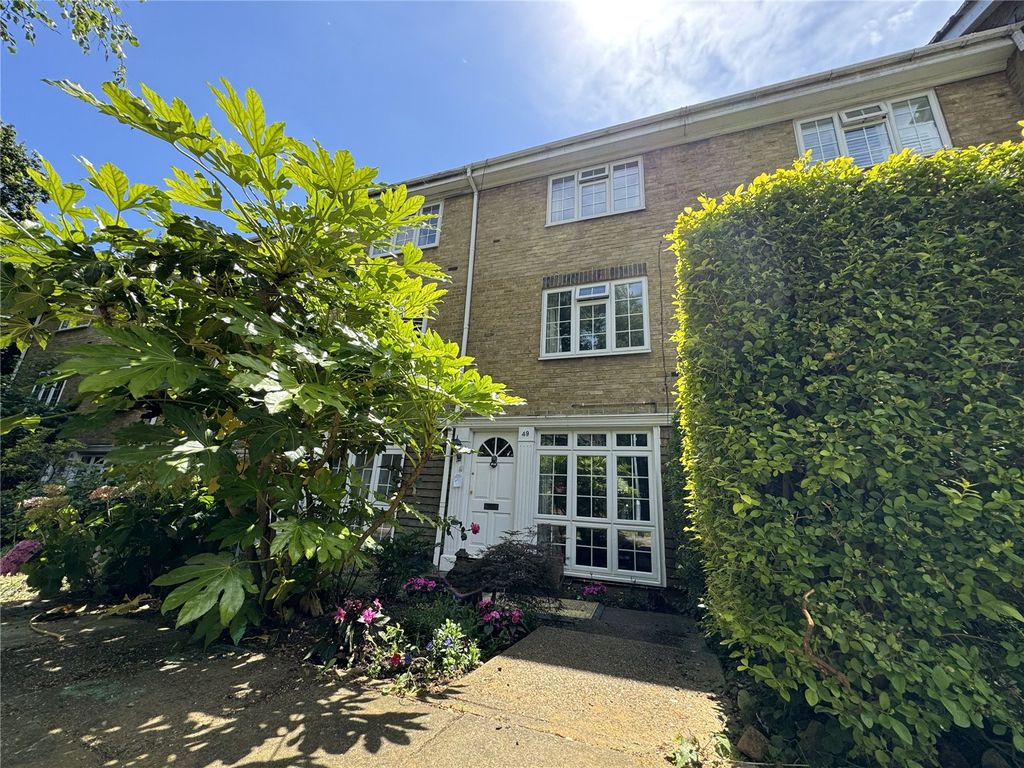 3 bed terraced house for sale in Kenilworth Gardens, London SE18, £