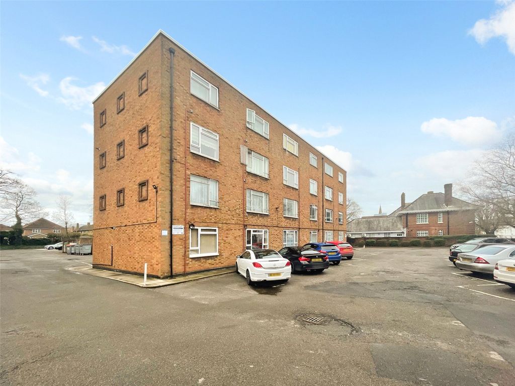 2 bed flat for sale in High Street South, Dunstable, Bedfordshire LU6 Zoopla