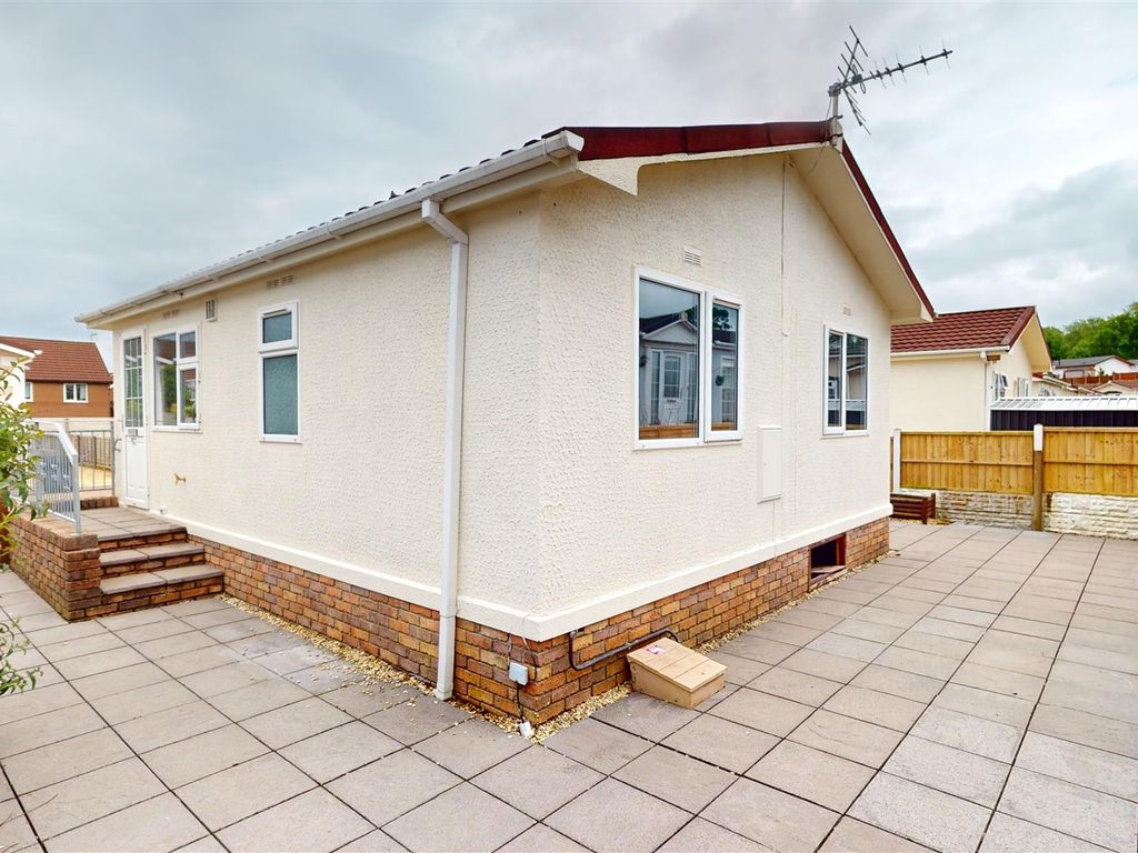 2 bed mobile/park home for sale in Queens Drive, Cambrian Residential