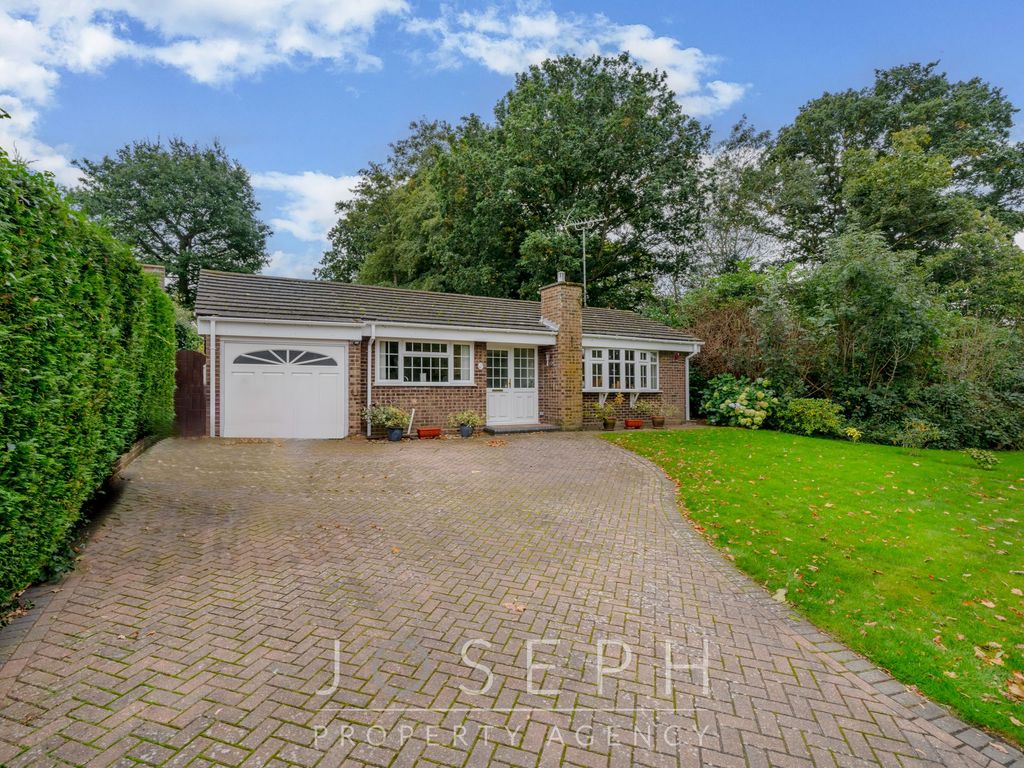 3 bed detached bungalow for sale in St. Cyrus Road, Colchester CO4, £