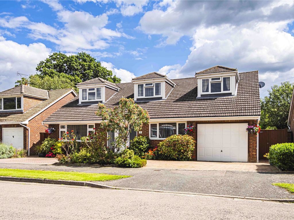 5 bed detached house for sale in Woodfield Drive, Leverstock Green