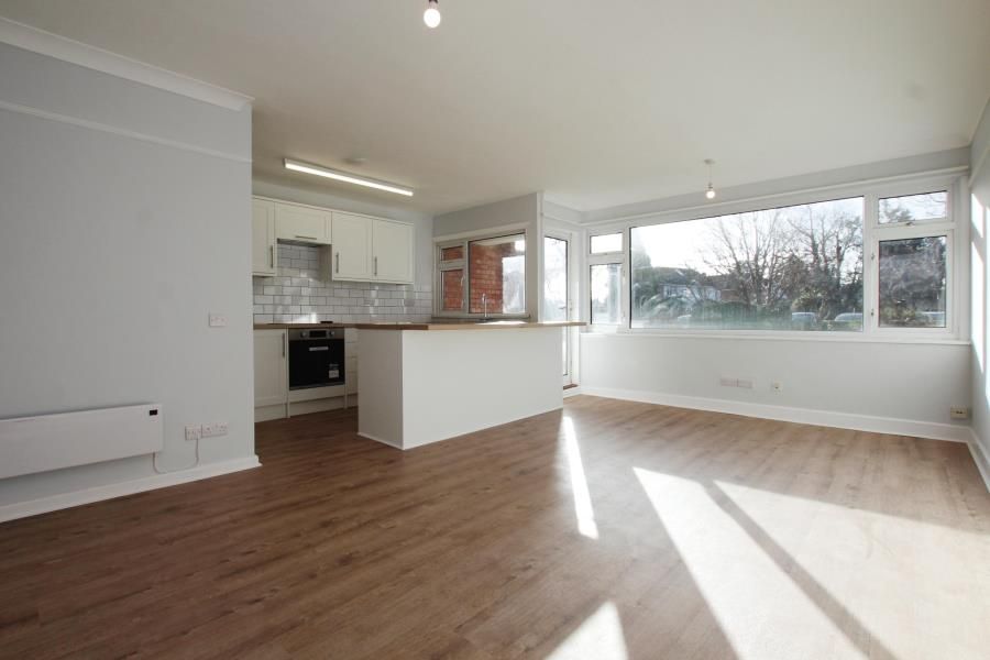 2 bed flat to rent in Rayleigh Road, WestburyOnTrym, Bristol BS9, £