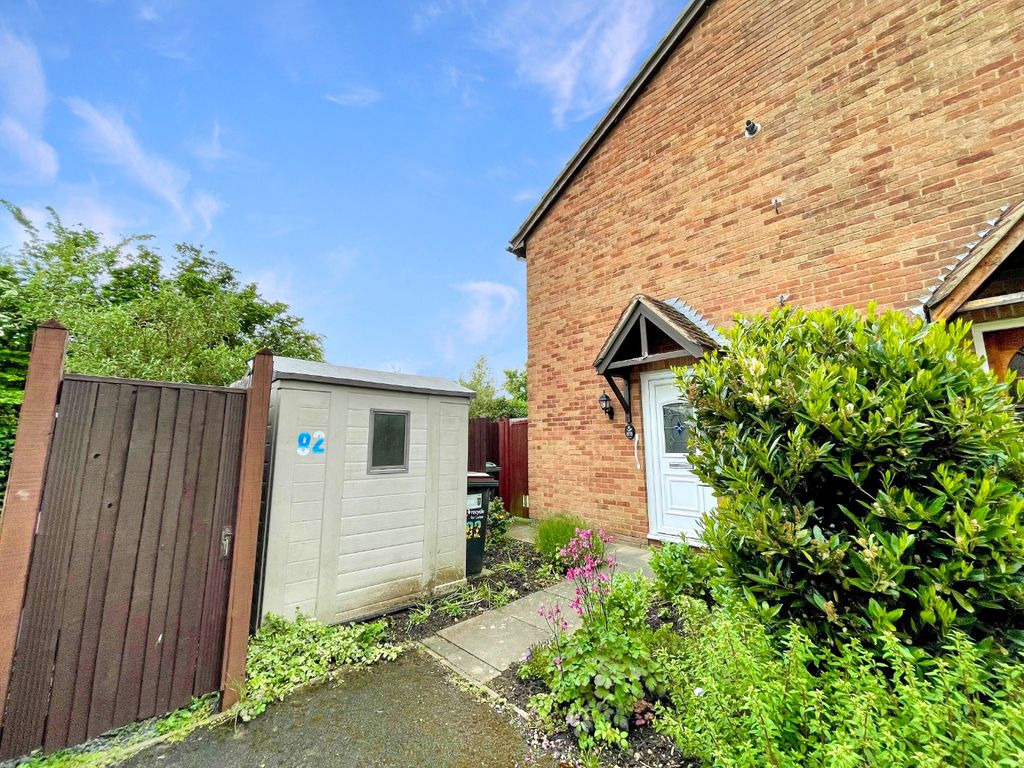 1 bed semidetached house for sale in Glenfield Road, Luton