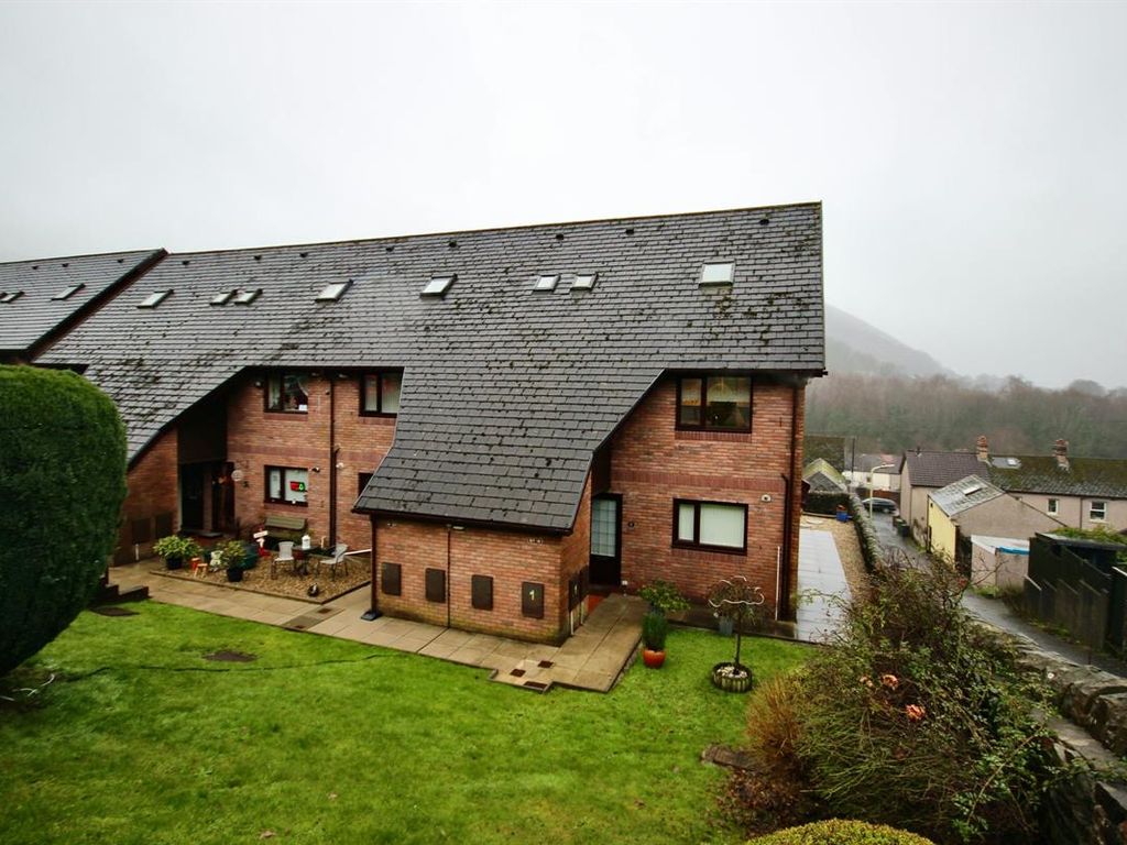 2 bed to rent in Cae Gorlan Court, Abercarn, Newport NP11