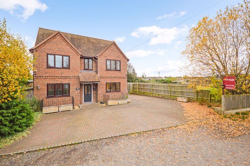 5 bed detached house to rent in Badgers Sett, Thame, Oxfordshire OX9