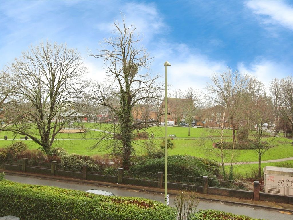 2 bed flat for sale in Archers Road, Eastleigh SO50, £200,000 Zoopla