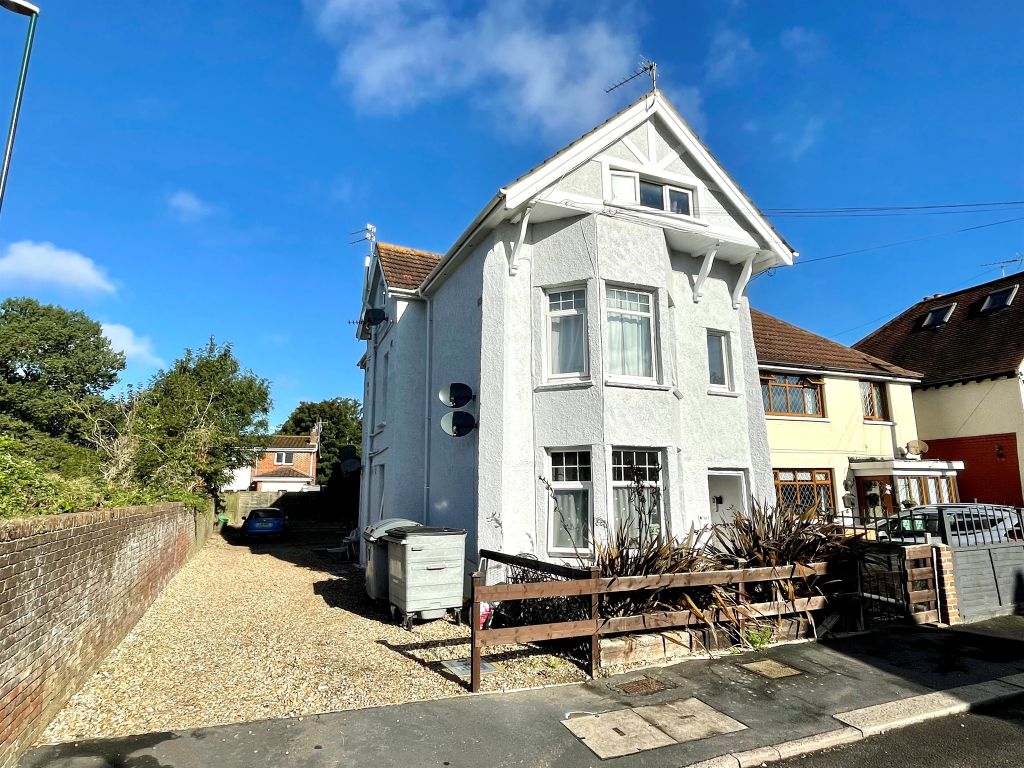 Studio for sale in Gordon Avenue, Bognor Regis PO22, £100,000 Zoopla