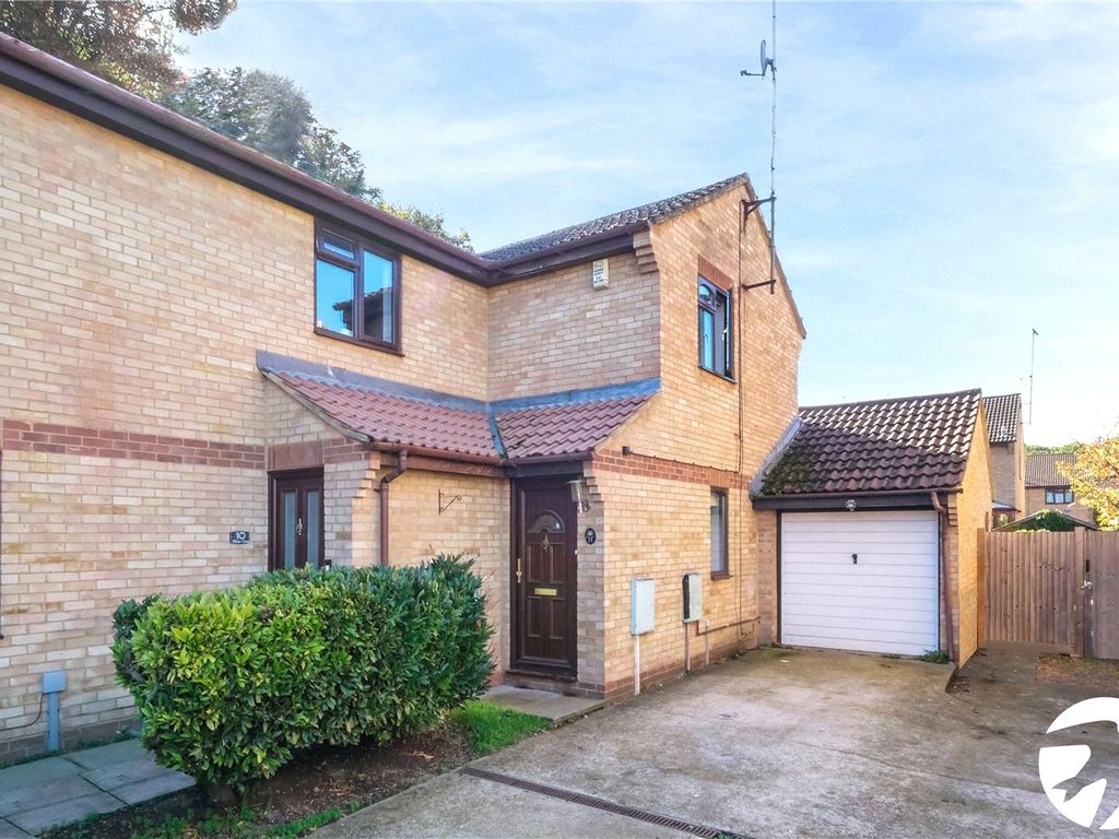 3 bed semidetached house for sale in Trivett Close, Greenhithe, Kent