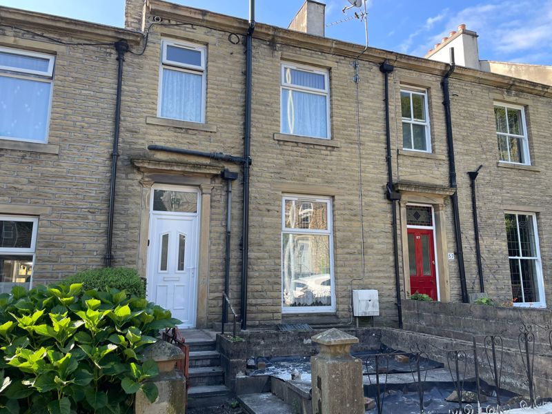 4 bed terraced house to rent in Birkby Hall Road, Birkby, Huddersfield