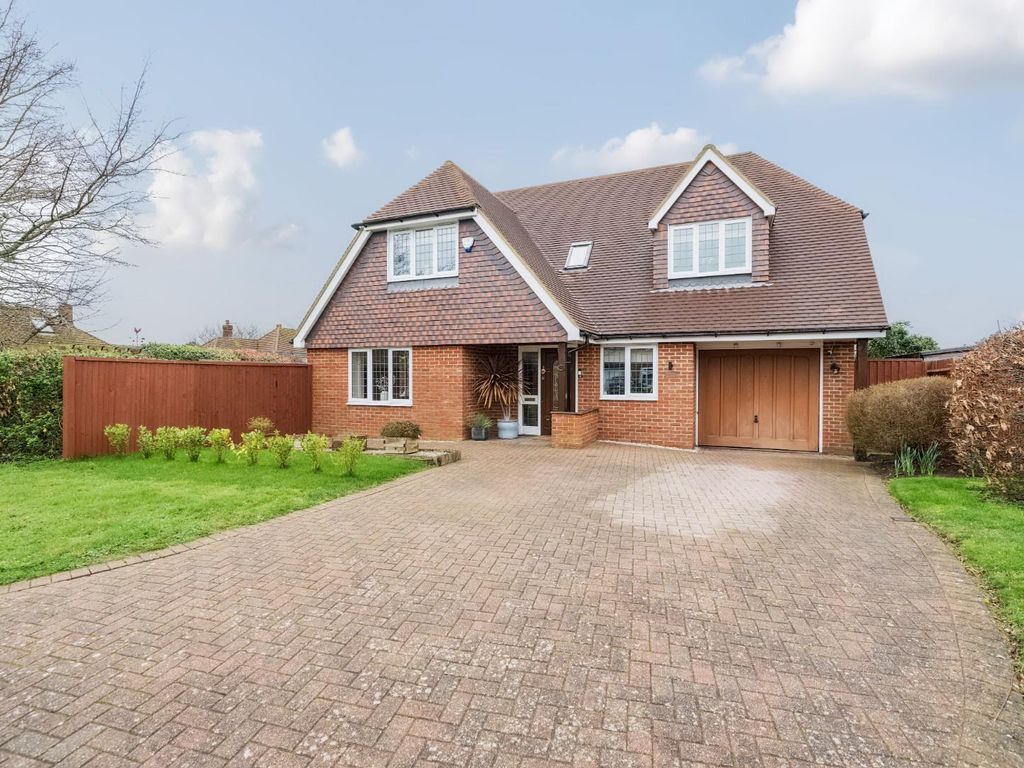 3 bed detached house for sale in Hoads Wood Gardens, Ashford TN25, £