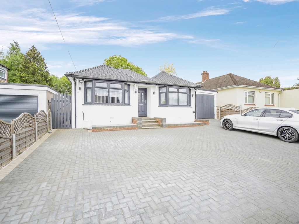 3 bed bungalow for sale in Carton Road, Higham, Rochester, Kent ME3