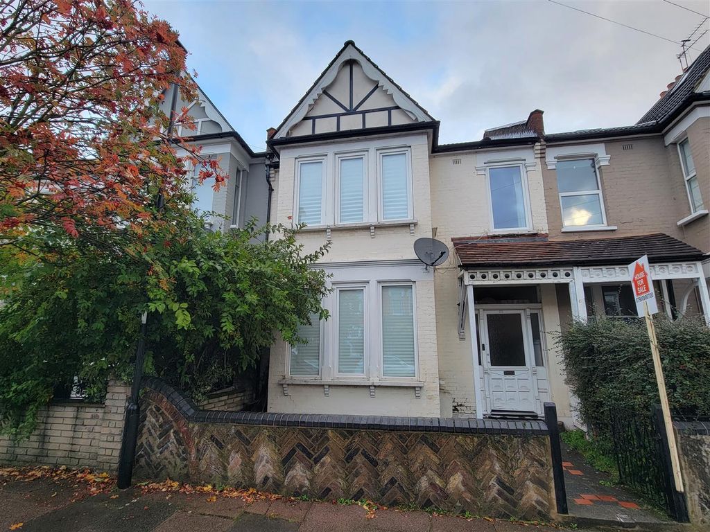 3 bed property for sale in Park Avenue, Palmers Green N13, £750,000