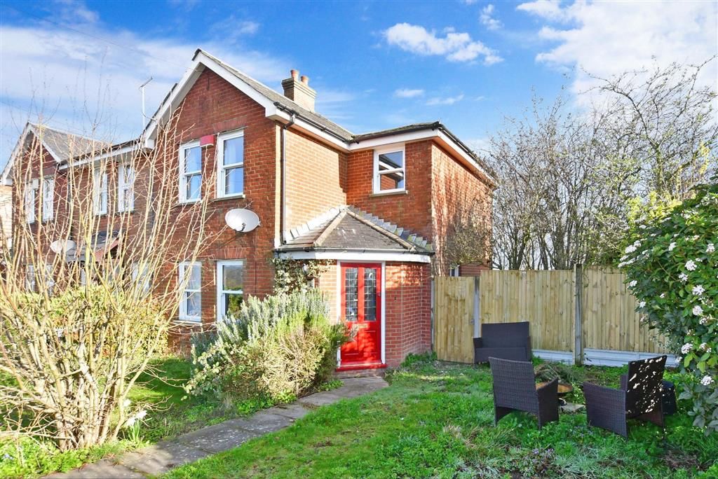 3 bed end terrace house for sale in Chartham Downs Road, Chartham