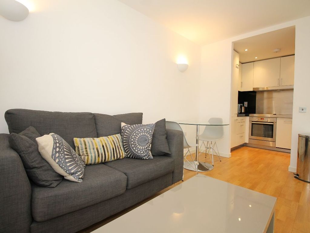 1 bed flat to rent in New Providence Wharf, Fairmont Avenue, Canary